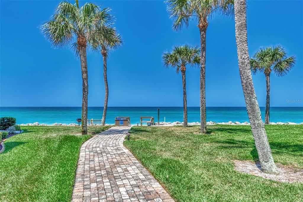 For Sale: $549,000 (2 beds, 2 baths, 1237 Square Feet)