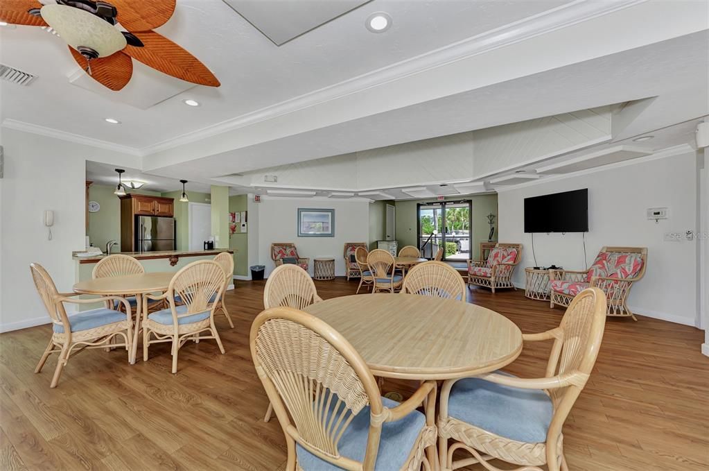 For Sale: $549,000 (2 beds, 2 baths, 1237 Square Feet)