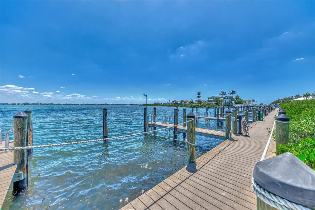 For Sale: $549,000 (2 beds, 2 baths, 1237 Square Feet)