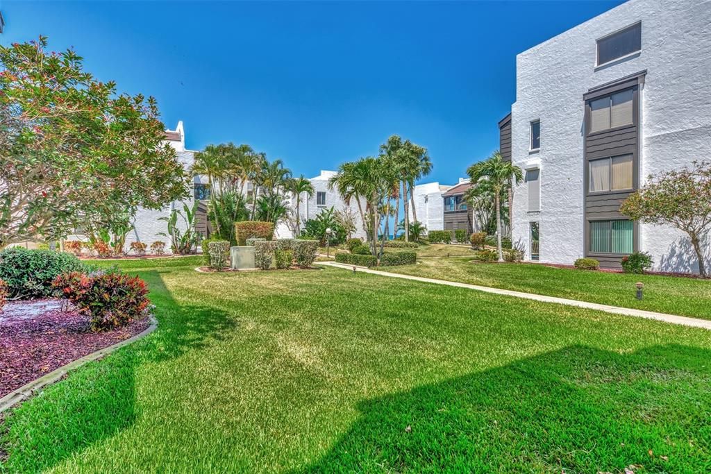 For Sale: $549,000 (2 beds, 2 baths, 1237 Square Feet)