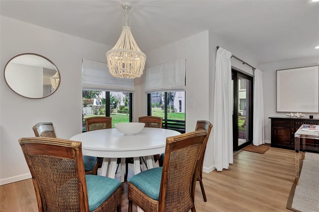 For Sale: $549,000 (2 beds, 2 baths, 1237 Square Feet)