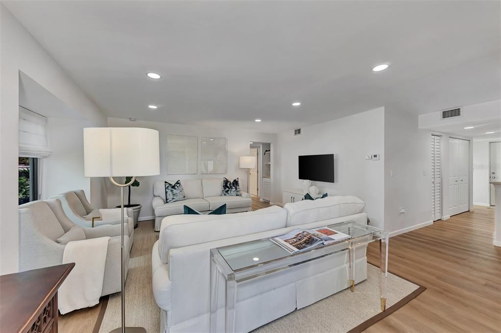 For Sale: $549,000 (2 beds, 2 baths, 1237 Square Feet)