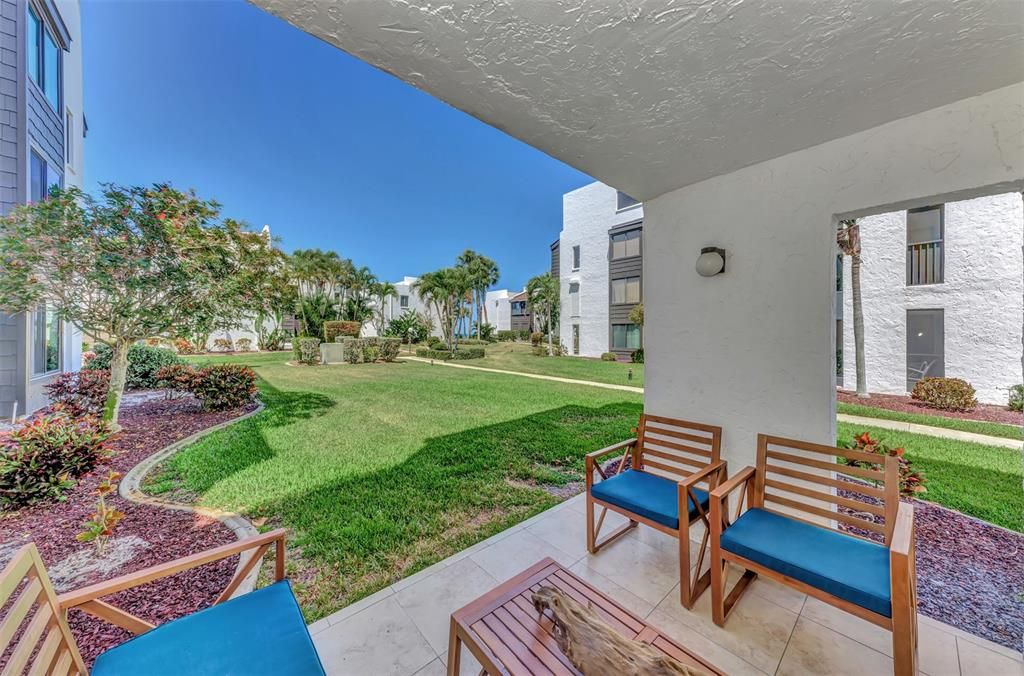 For Sale: $549,000 (2 beds, 2 baths, 1237 Square Feet)