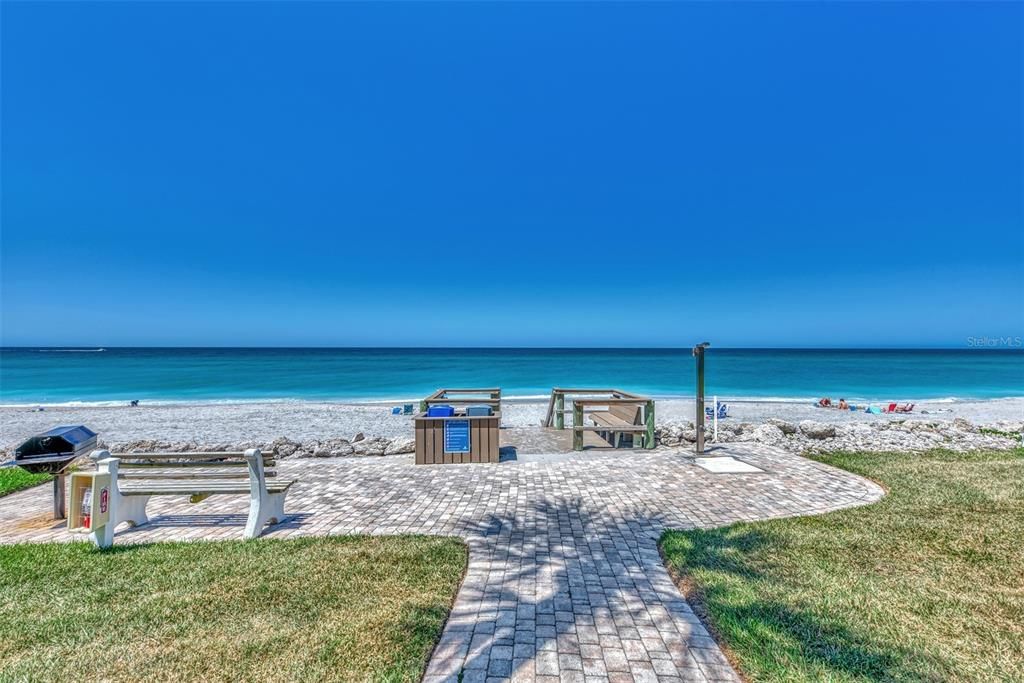 For Sale: $549,000 (2 beds, 2 baths, 1237 Square Feet)