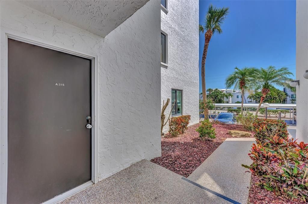 For Sale: $549,000 (2 beds, 2 baths, 1237 Square Feet)