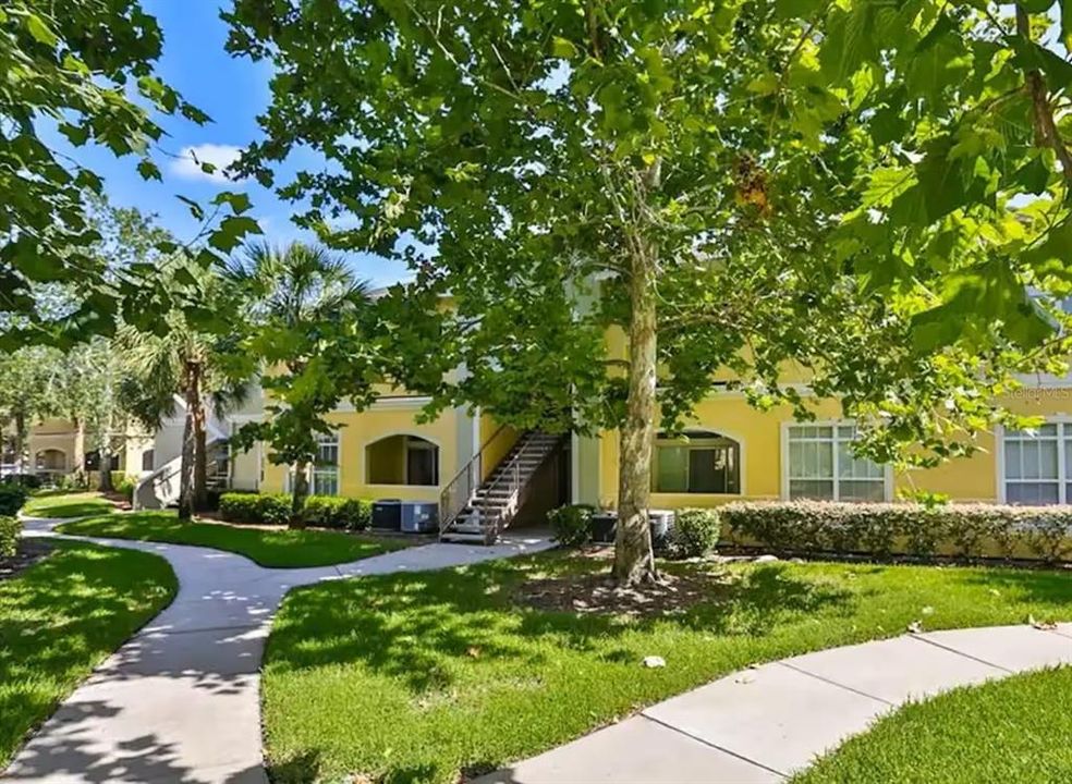 For Sale: $385,000 (2 beds, 2 baths, 1096 Square Feet)