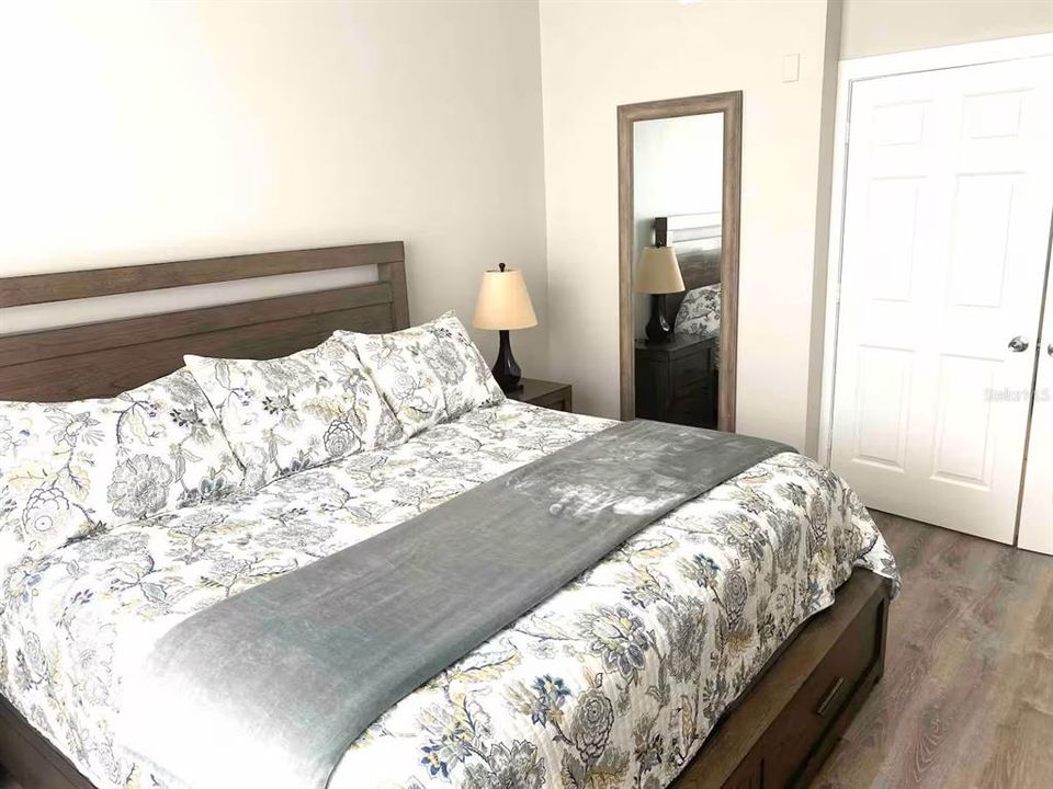 For Sale: $385,000 (2 beds, 2 baths, 1096 Square Feet)