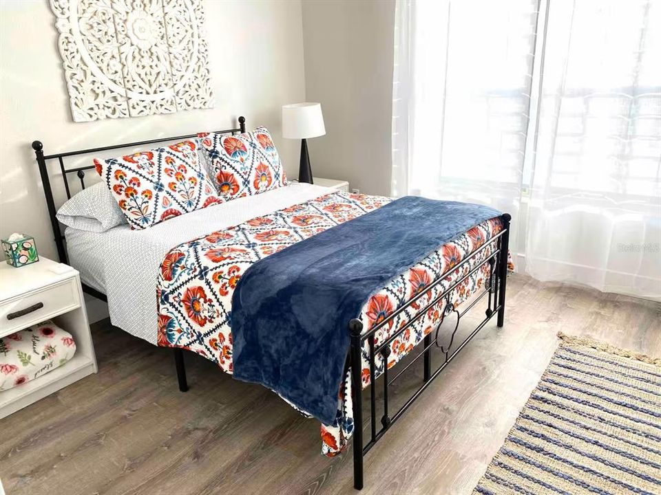 For Sale: $385,000 (2 beds, 2 baths, 1096 Square Feet)