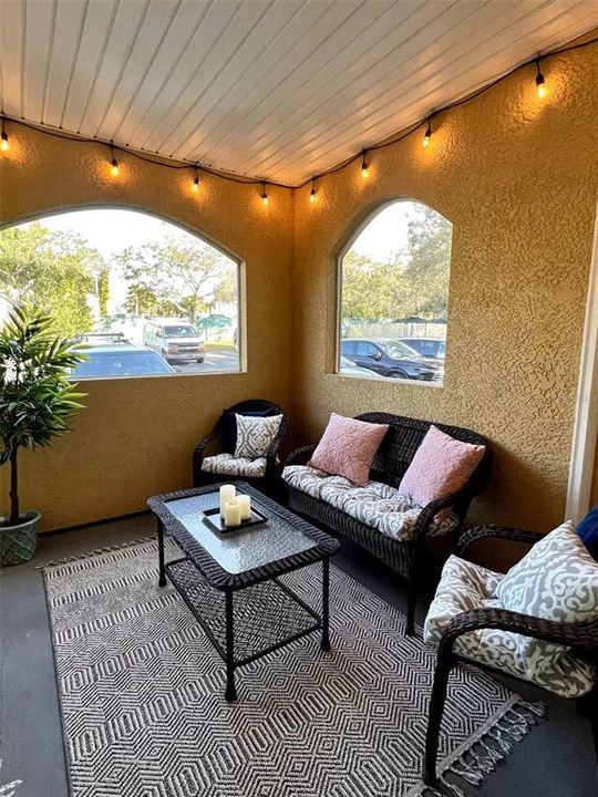 For Sale: $385,000 (2 beds, 2 baths, 1096 Square Feet)