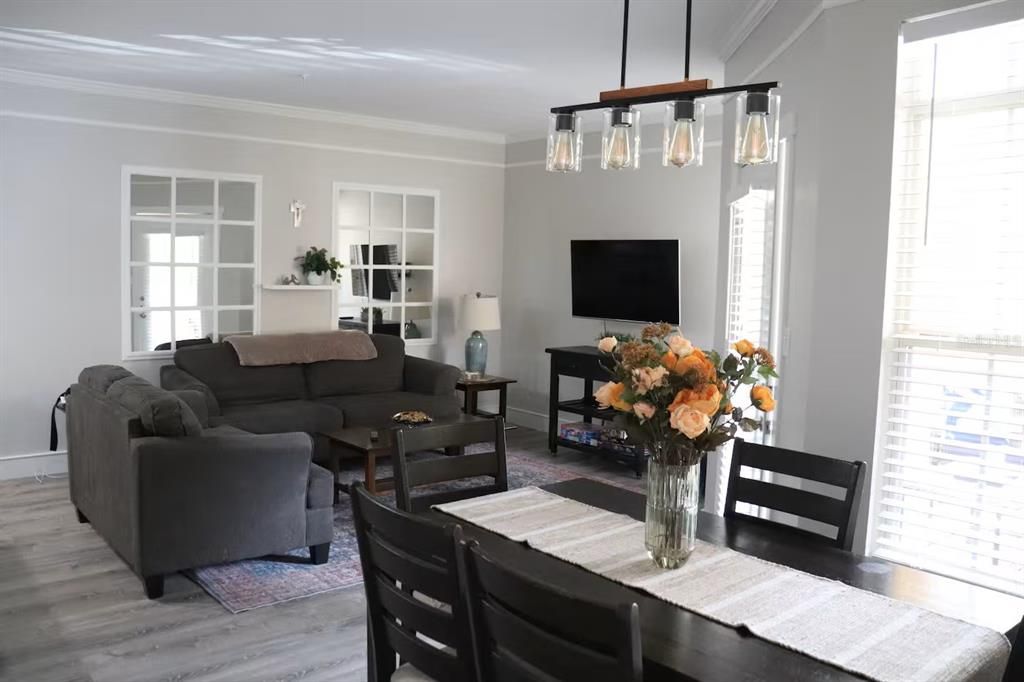 For Sale: $385,000 (2 beds, 2 baths, 1096 Square Feet)