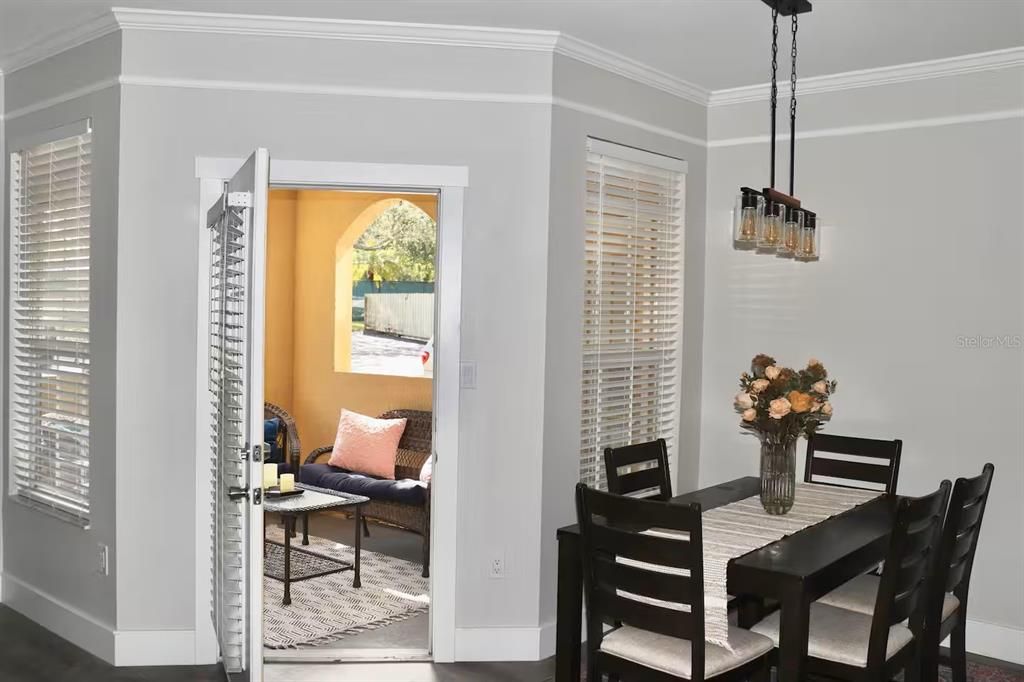 For Sale: $385,000 (2 beds, 2 baths, 1096 Square Feet)