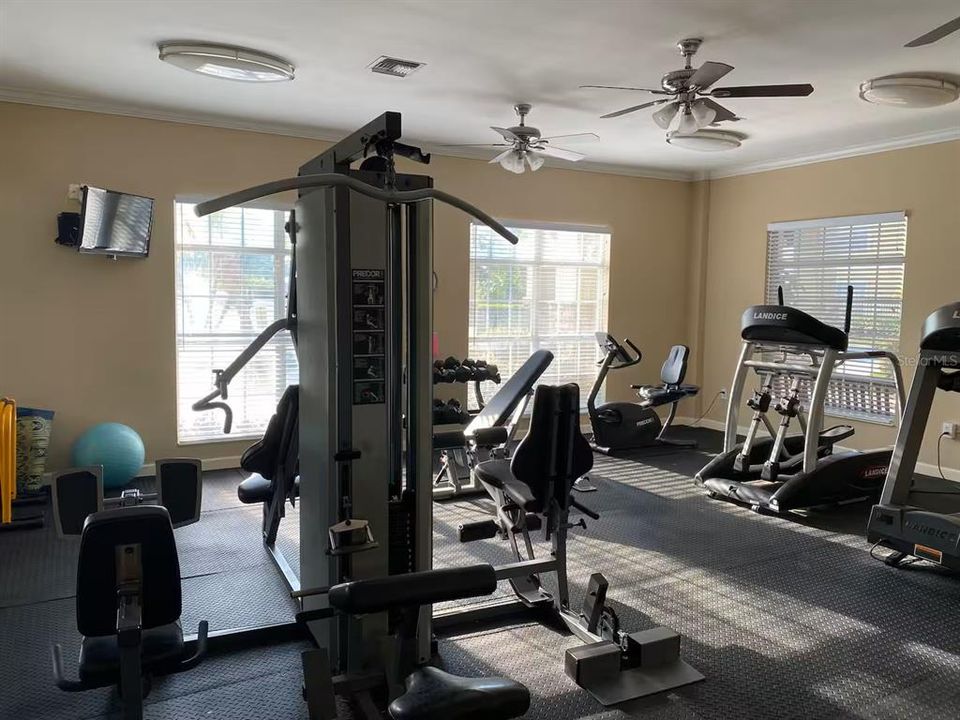 For Sale: $385,000 (2 beds, 2 baths, 1096 Square Feet)