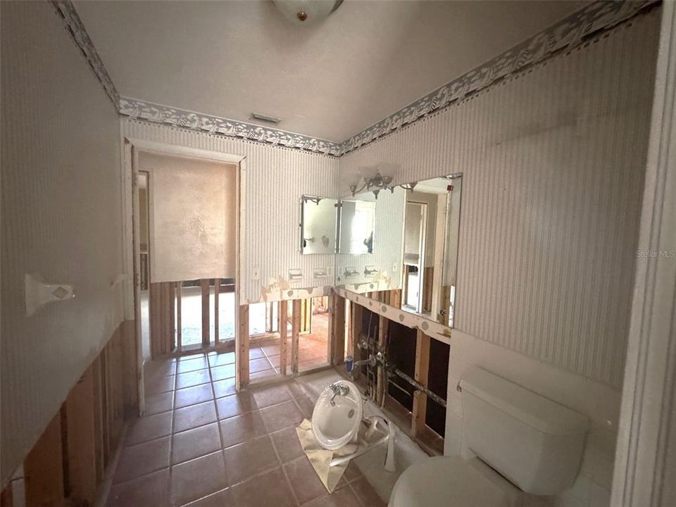 For Sale: $489,900 (3 beds, 2 baths, 1703 Square Feet)