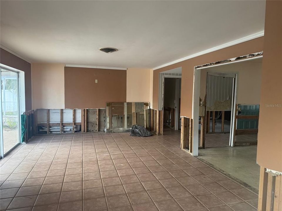 For Sale: $489,900 (3 beds, 2 baths, 1703 Square Feet)