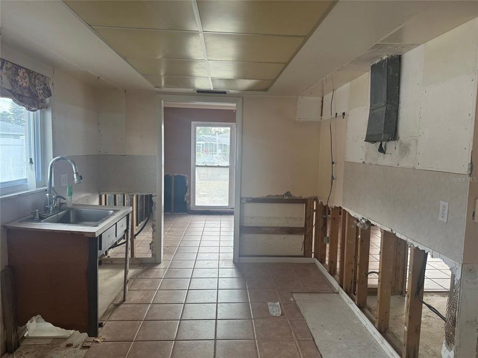 For Sale: $489,900 (3 beds, 2 baths, 1703 Square Feet)