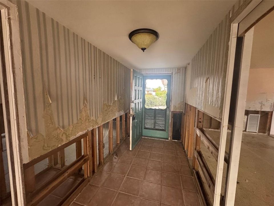 For Sale: $489,900 (3 beds, 2 baths, 1703 Square Feet)