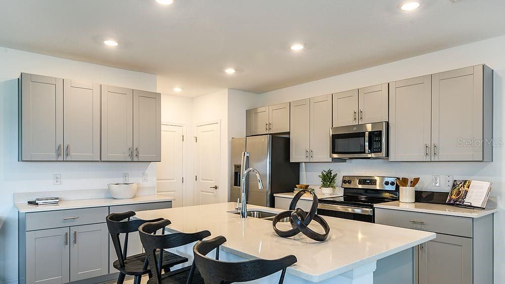 En Venta: $370,000 (4 camas, 2 baños, 2270 Pies cuadrados)