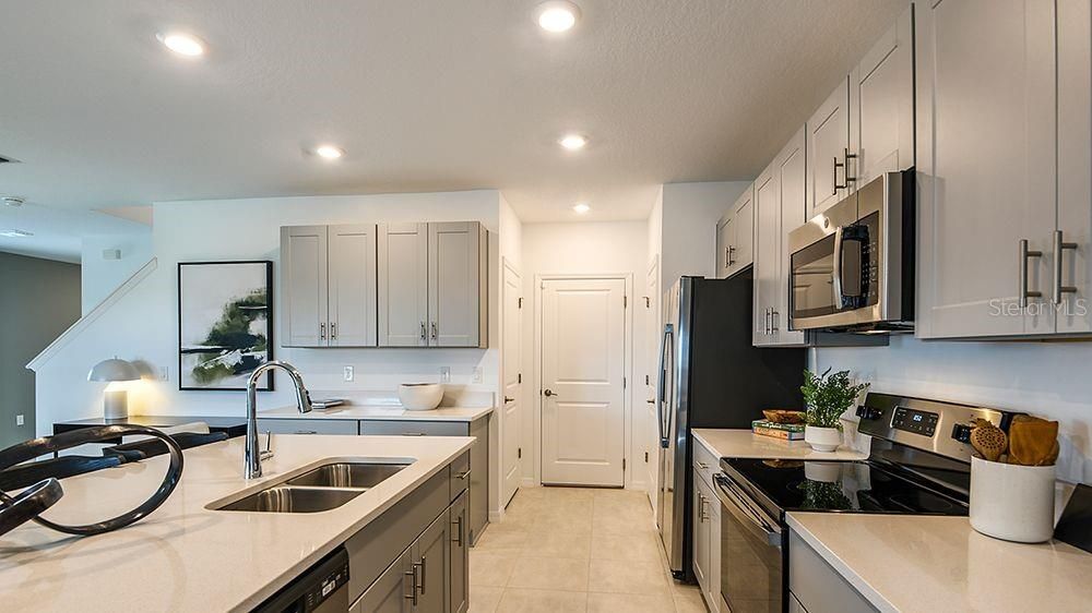 En Venta: $370,000 (4 camas, 2 baños, 2270 Pies cuadrados)