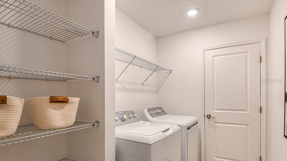 En Venta: $370,000 (4 camas, 2 baños, 2270 Pies cuadrados)