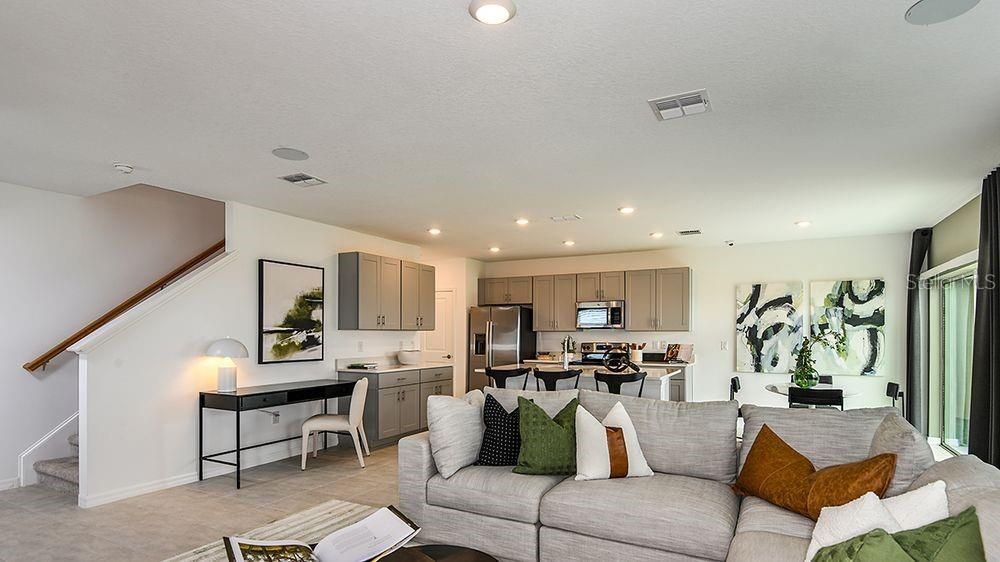 En Venta: $370,000 (4 camas, 2 baños, 2270 Pies cuadrados)