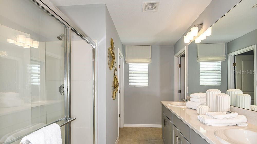 En Venta: $370,000 (4 camas, 2 baños, 2270 Pies cuadrados)