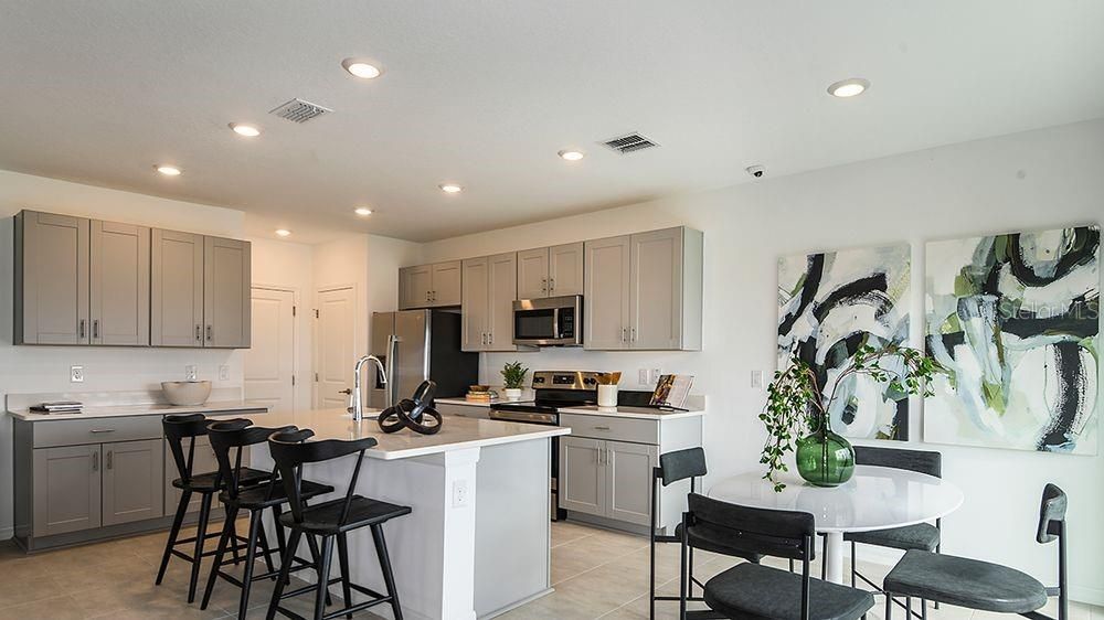 En Venta: $370,000 (4 camas, 2 baños, 2270 Pies cuadrados)