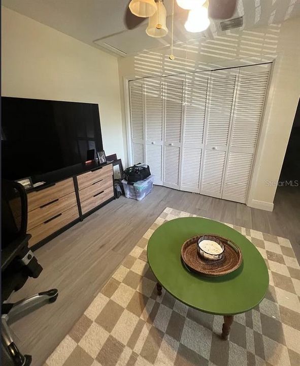 待售: $465,000 (2 贝兹, 1 浴室, 1303 平方英尺)