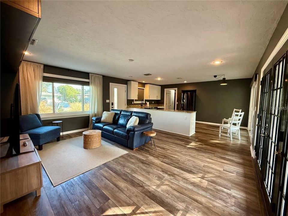 В аренду: $3,500 (3 спален, 2 ванн, 1395 Квадратных фут)