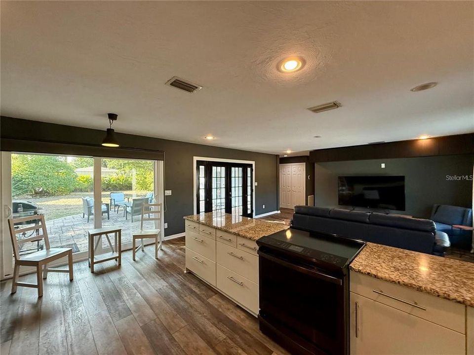 В аренду: $3,500 (3 спален, 2 ванн, 1395 Квадратных фут)