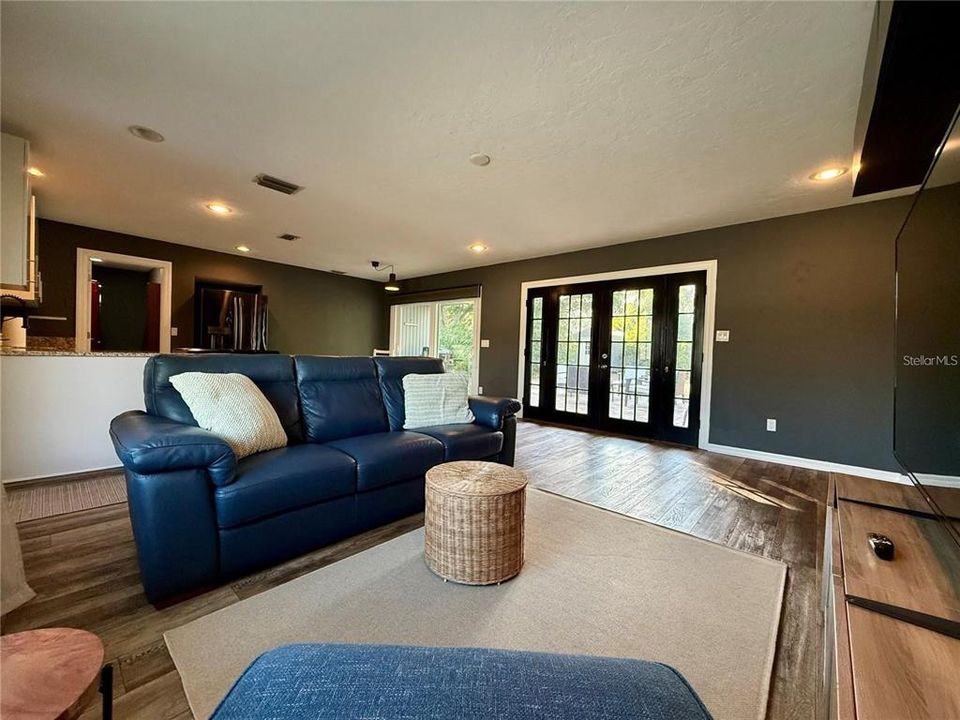 В аренду: $3,500 (3 спален, 2 ванн, 1395 Квадратных фут)