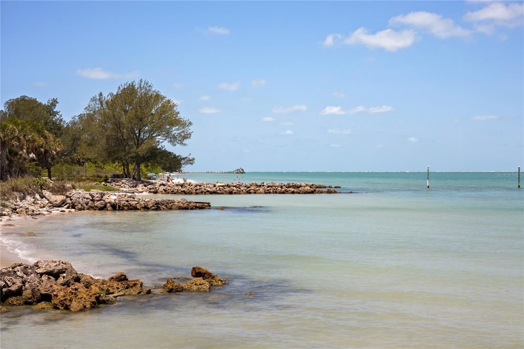 For Sale: $199,000 (2 beds, 2 baths, 1044 Square Feet)