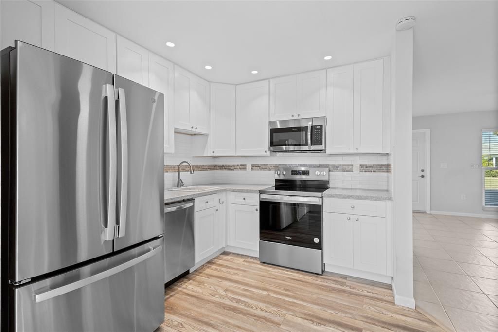 For Sale: $199,000 (2 beds, 2 baths, 1044 Square Feet)