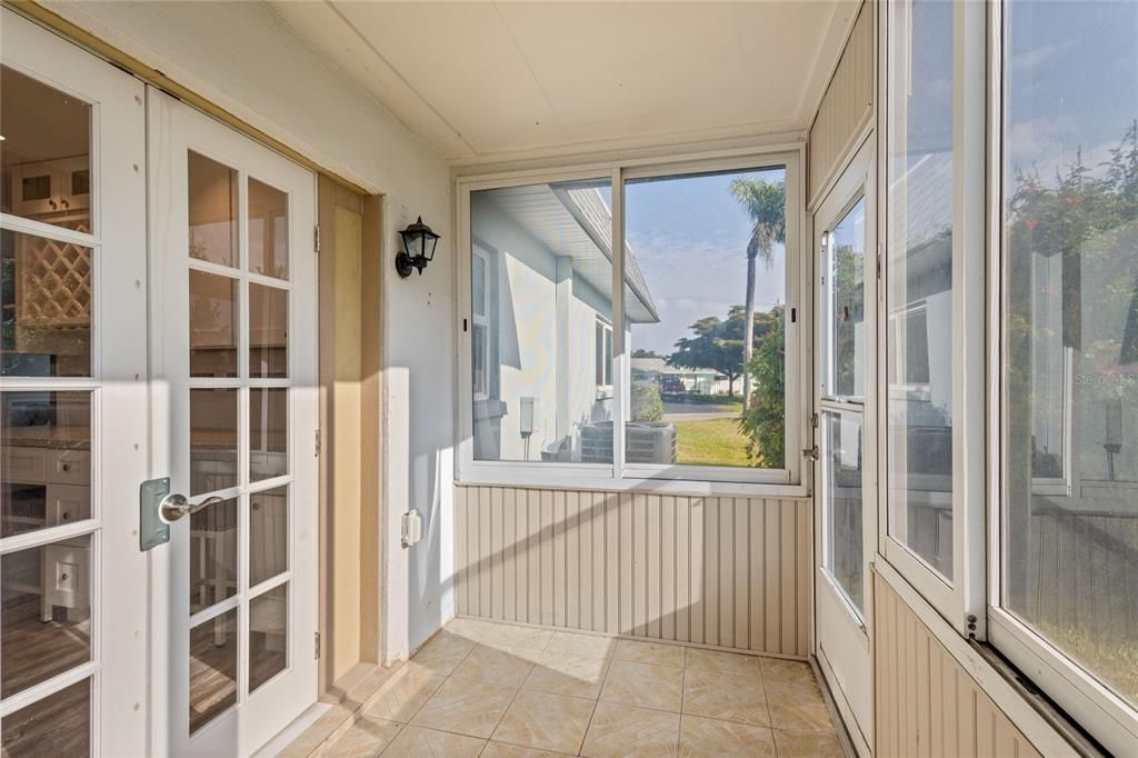 For Sale: $199,000 (2 beds, 2 baths, 1044 Square Feet)