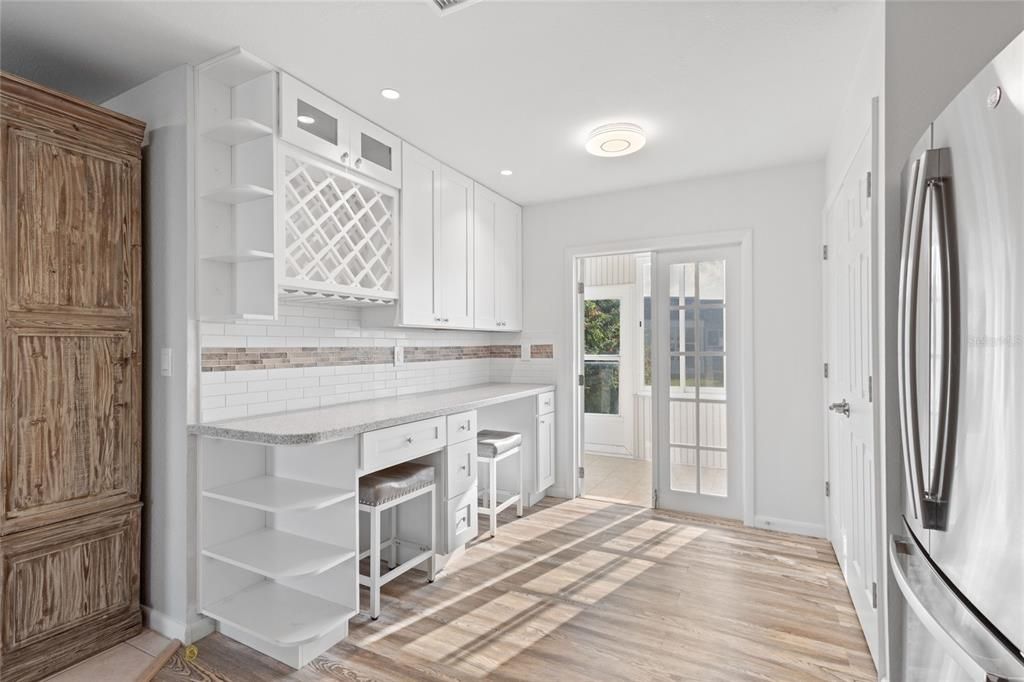 For Sale: $199,000 (2 beds, 2 baths, 1044 Square Feet)