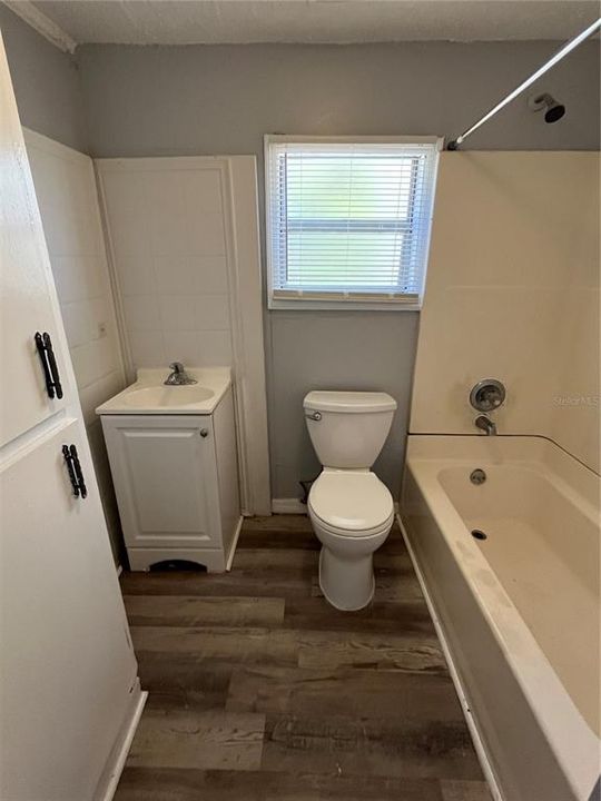 For Rent: $1,275 (2 beds, 1 baths, 874 Square Feet)