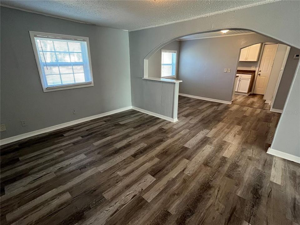 For Rent: $1,275 (2 beds, 1 baths, 874 Square Feet)