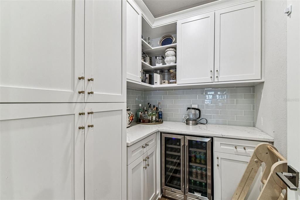 For Sale: $799,000 (3 beds, 2 baths, 2376 Square Feet)