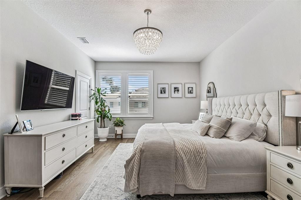 For Sale: $799,000 (3 beds, 2 baths, 2376 Square Feet)