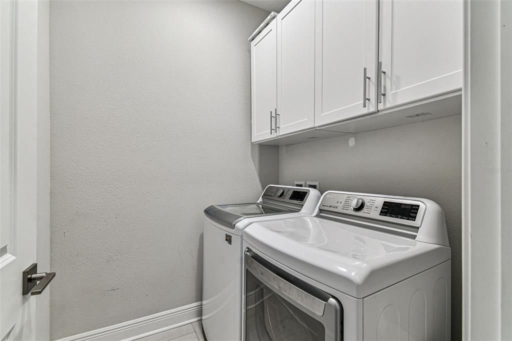 For Sale: $799,000 (3 beds, 2 baths, 2376 Square Feet)