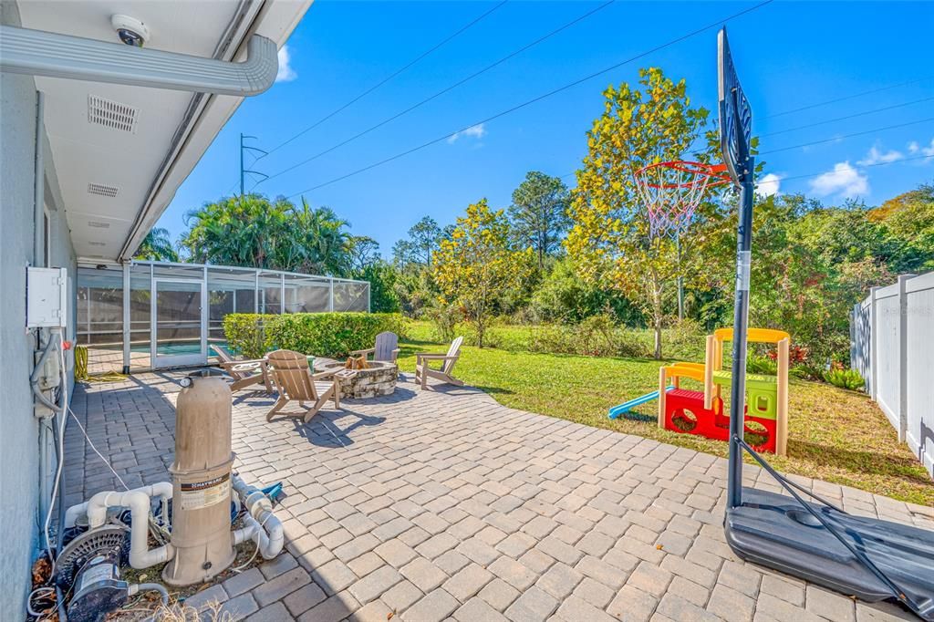 For Sale: $625,000 (4 beds, 2 baths, 1999 Square Feet)