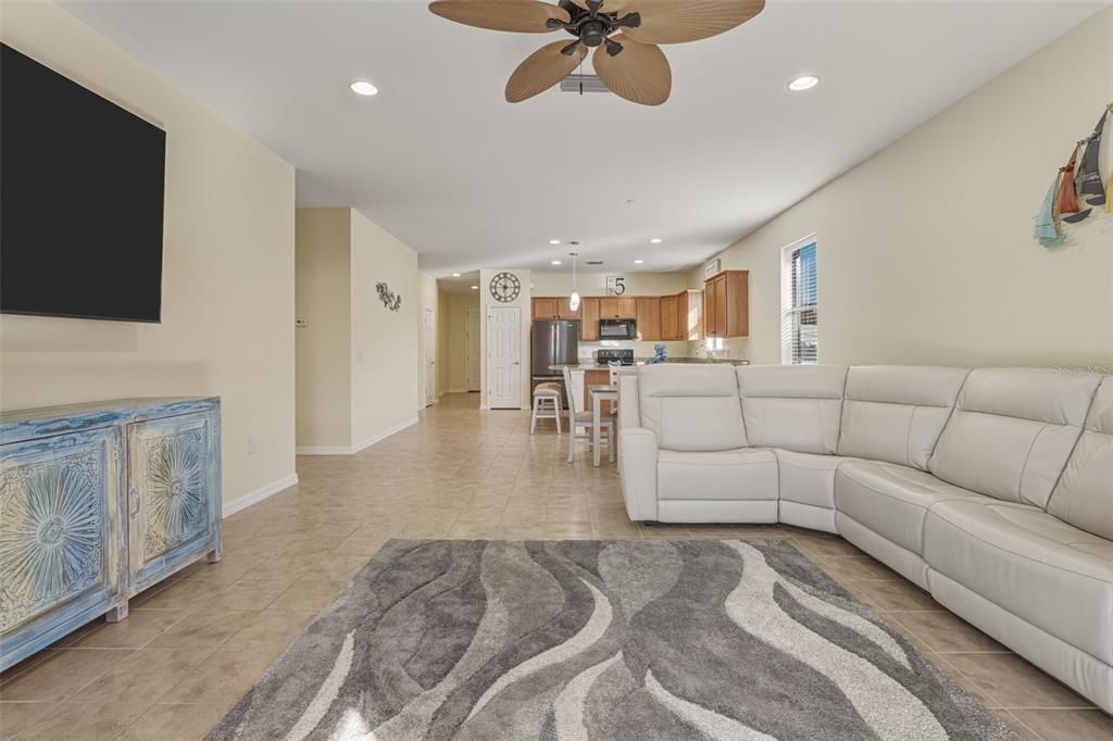 待售: $324,900 (4 贝兹, 3 浴室, 1955 平方英尺)