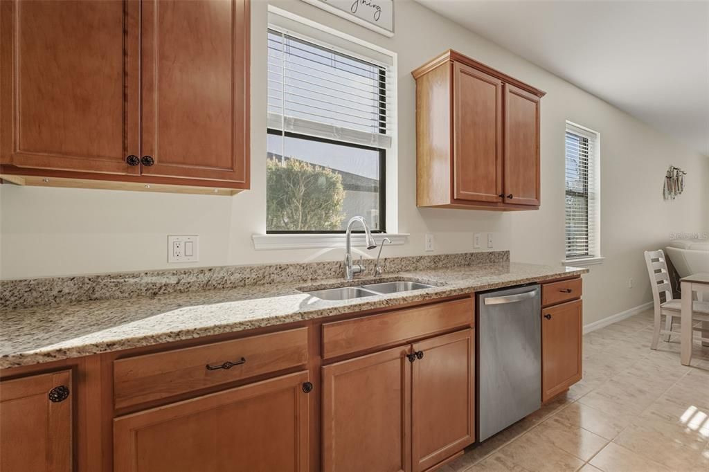 待售: $324,900 (4 贝兹, 3 浴室, 1955 平方英尺)