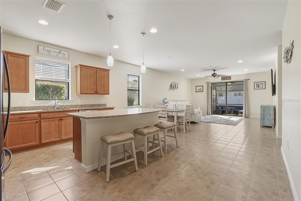 待售: $324,900 (4 贝兹, 3 浴室, 1955 平方英尺)