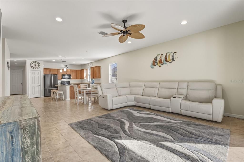 待售: $324,900 (4 贝兹, 3 浴室, 1955 平方英尺)