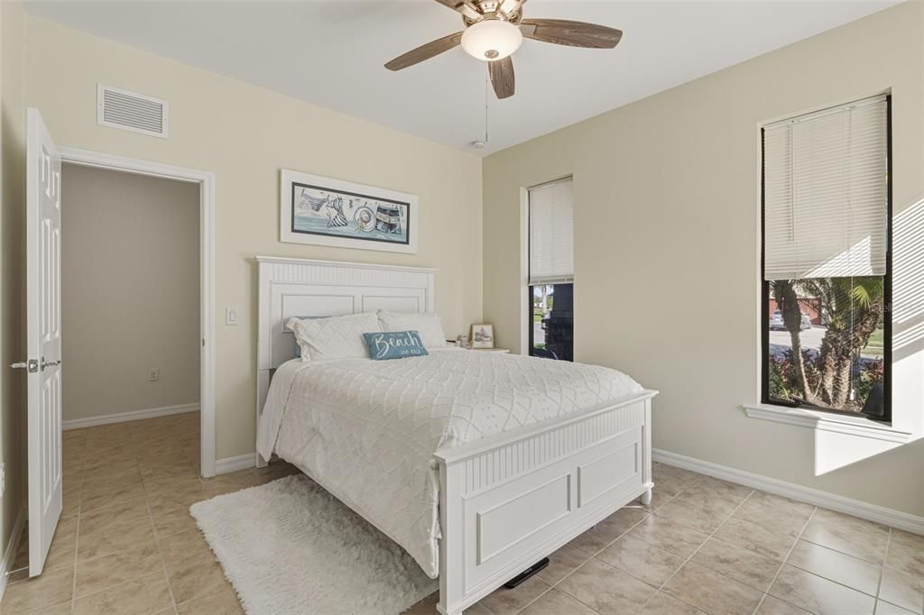 待售: $324,900 (4 贝兹, 3 浴室, 1955 平方英尺)