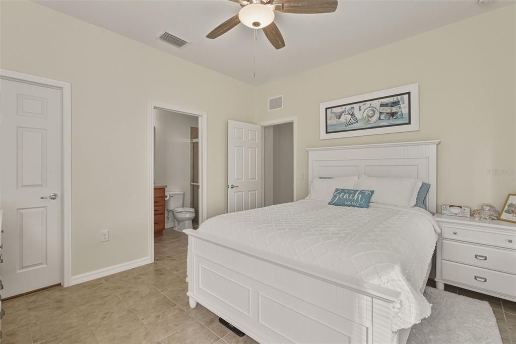 待售: $324,900 (4 贝兹, 3 浴室, 1955 平方英尺)