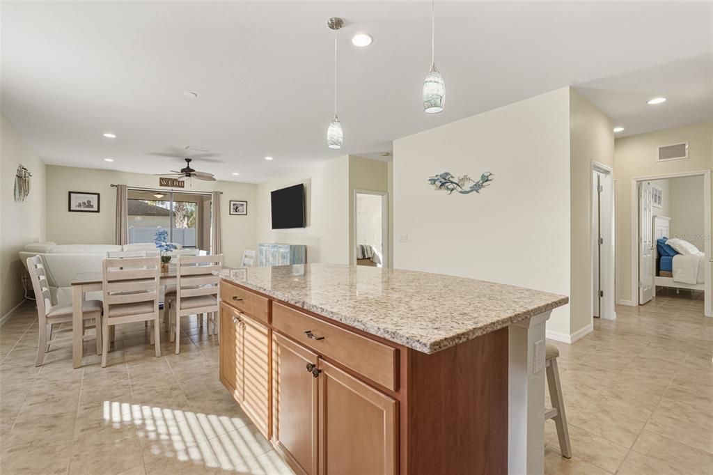 待售: $324,900 (4 贝兹, 3 浴室, 1955 平方英尺)