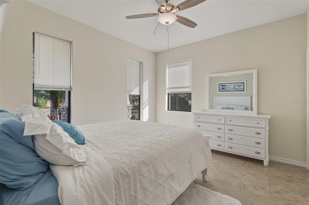 待售: $324,900 (4 贝兹, 3 浴室, 1955 平方英尺)