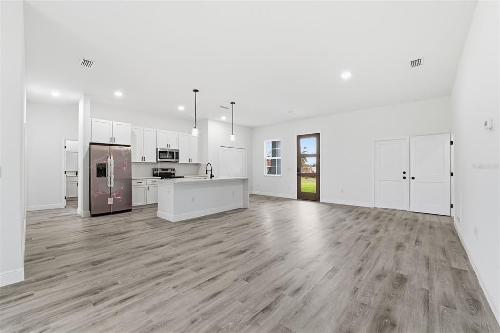 待售: $329,900 (4 贝兹, 2 浴室, 1799 平方英尺)