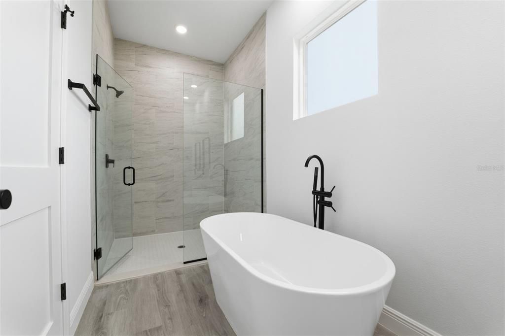 待售: $329,900 (4 贝兹, 2 浴室, 1799 平方英尺)